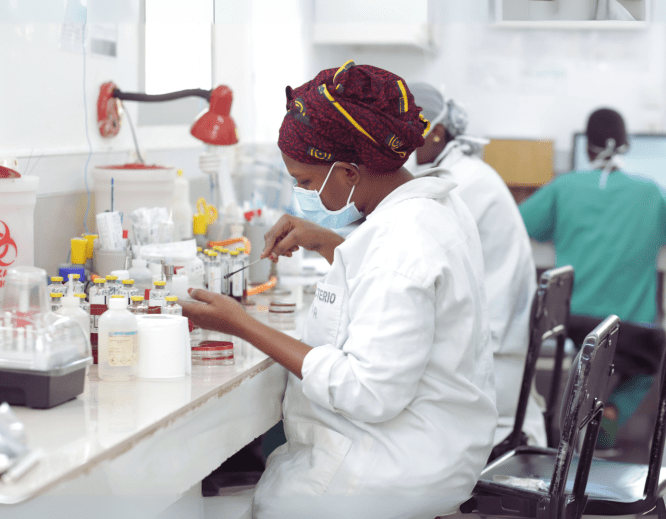 An MSF staff member in a laboratory.