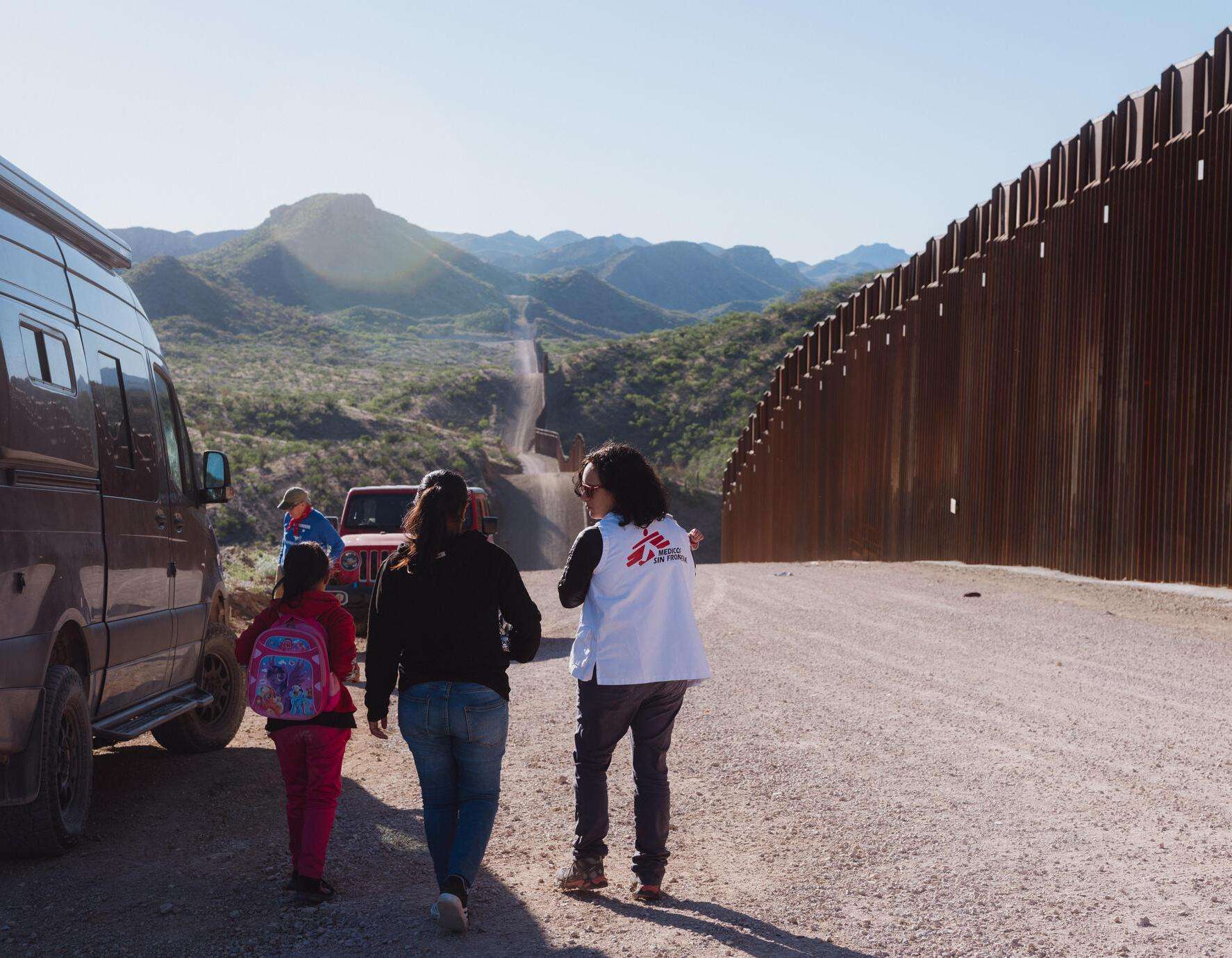 MSF staff helping migrants at the US-Mexico border.