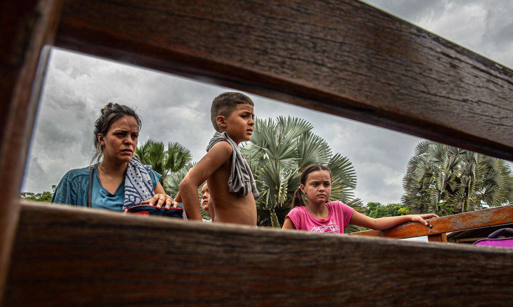 A view of children through a fence post near the Darién Gap