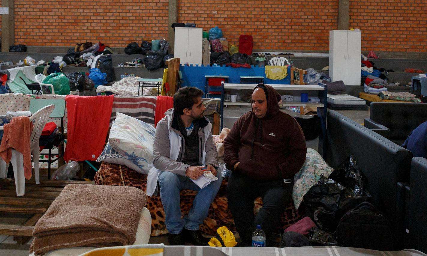 MSF worker cares for victims of disastrous floods in the south of Brazil.