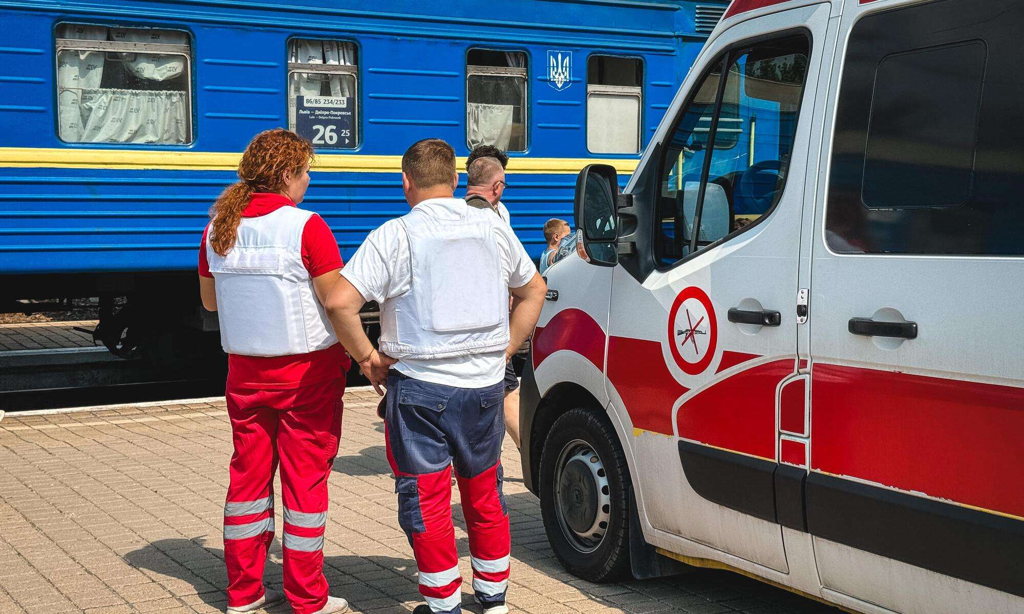 MSF staff members stand by an ambulance on the train platform in Pokrovsk, Ukraine.