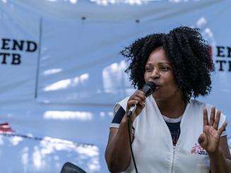 A health promoter in an MSF vets speaks to crowd in Eshowe, South Africa.