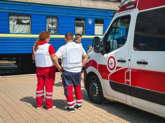 MSF staff members stand by an ambulance on the train platform in Pokrovsk, Ukraine.