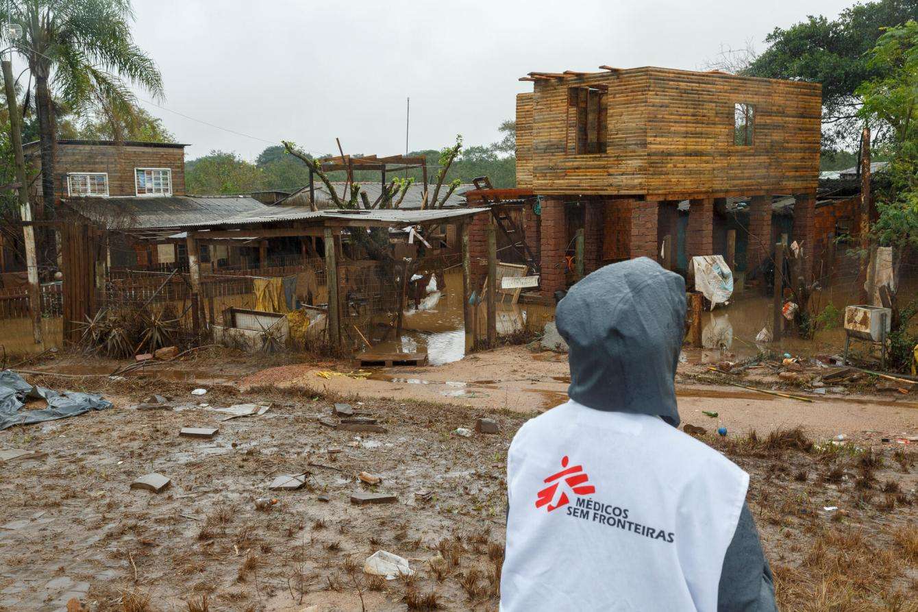 MSF worker surveys damage caused by floods in the state of Rio Grande do Sul, Brazil. 