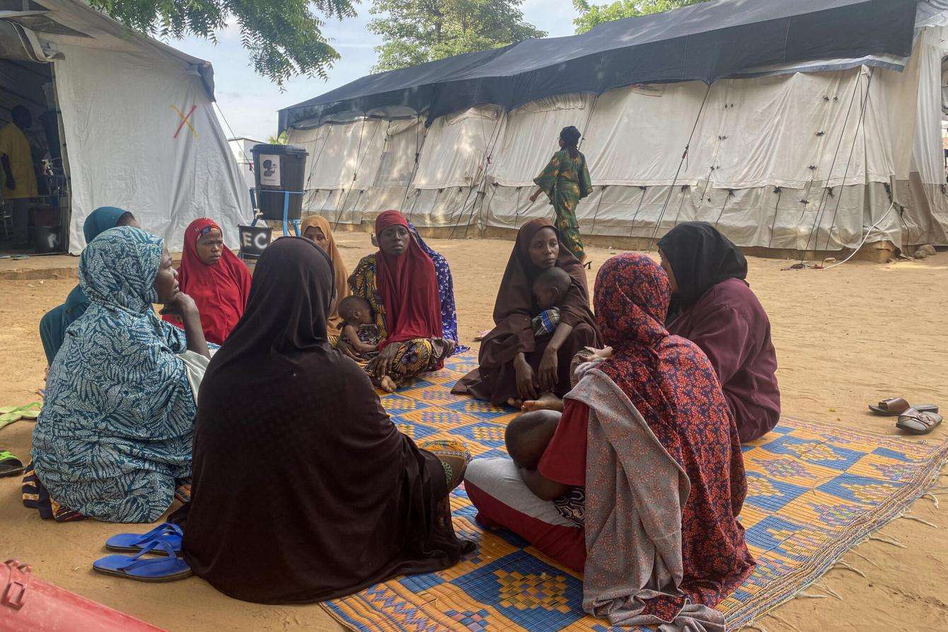 Mothers and children attend an awareness raising session on malaria in Niger. 