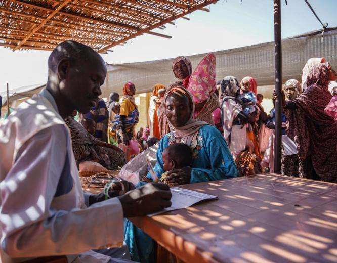 MSF teams in Zamzam camp, Sudan, carry out a rapid malnutrition assessment for displaced people.