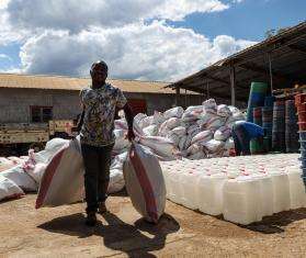 MSF worker distributes relief items to newly displaced people in Cabo Delgado, Mozambique