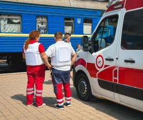 MSF staff members stand by an ambulance on the train platform in Pokrovsk, Ukraine.